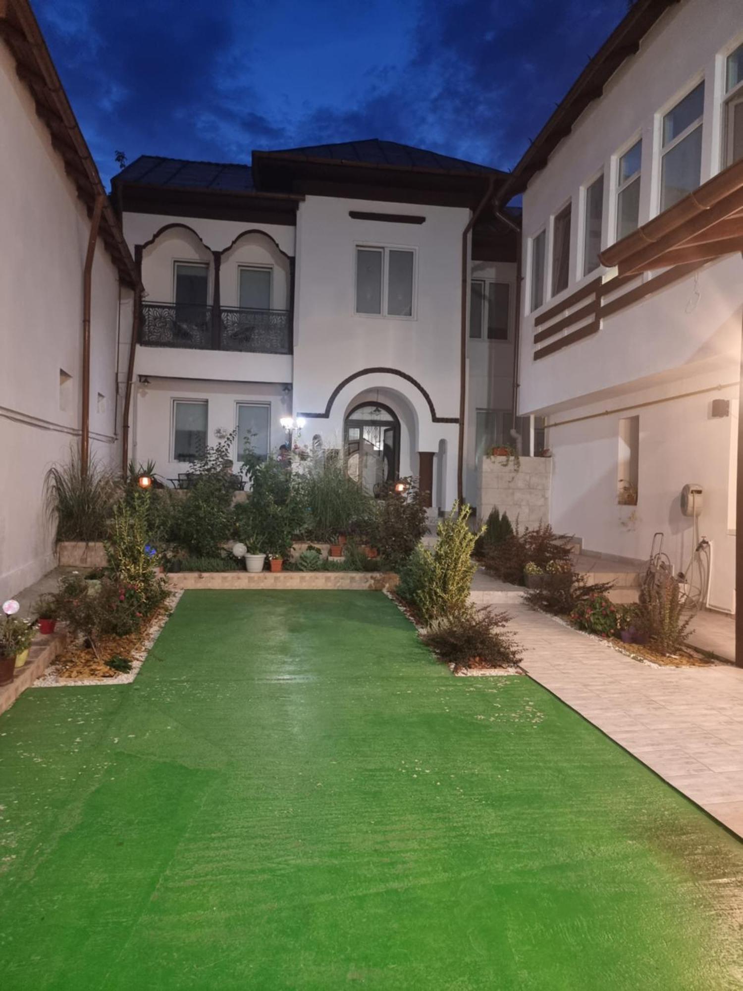 Casa Musceleana Hotel Campulung Exterior photo